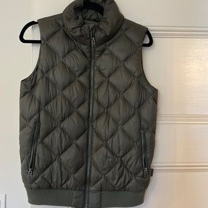 Patagonia puffer vest, olive green size small